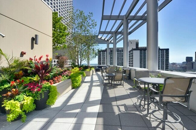 Building Photo - 201 N Westshore Dr