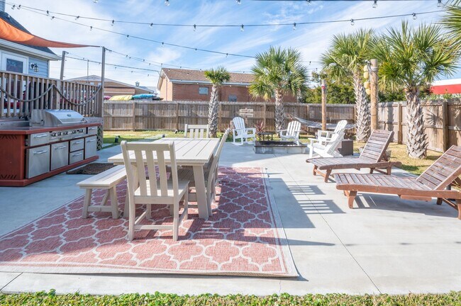 Building Photo - LAVISHLY FURNISHED PIRATE-THEMED OFF-SEASON BEACH GETAWAY