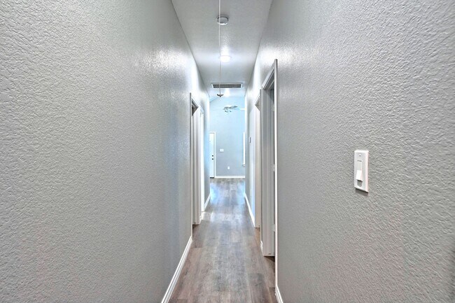 Building Photo - 11911 Nelwood St