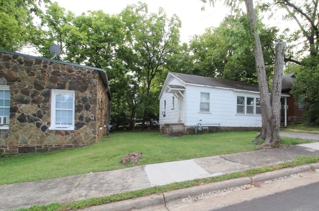 Primary Photo - 613 Reagan St