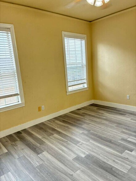 Building Photo - 1209 E Fortification St