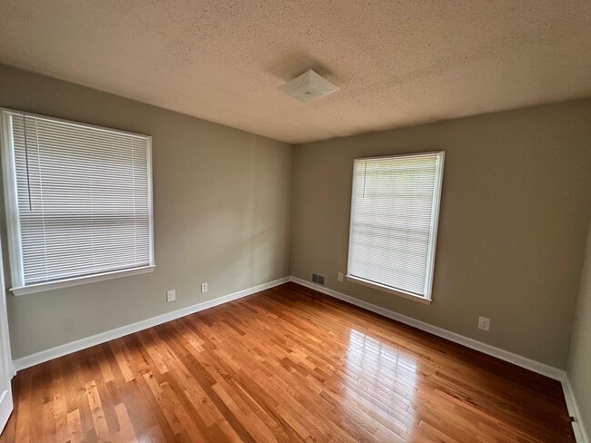 Building Photo - MOVE-IN READY! NO HUD NO SECTION 8