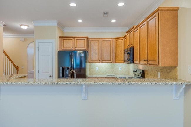 Building Photo - 3 Bedroom, 3 Bathroom Winston Salem Townhome
