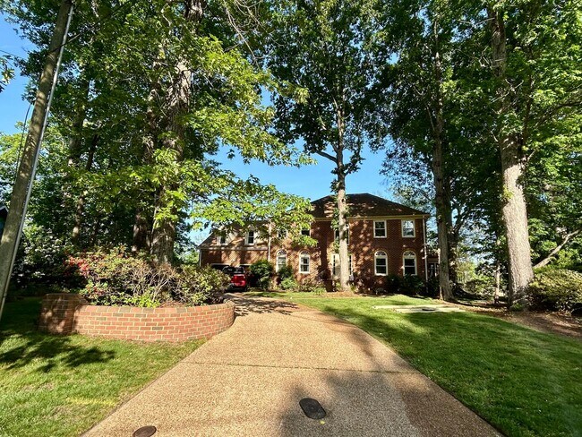 Building Photo - 805 De La Fayette Ct