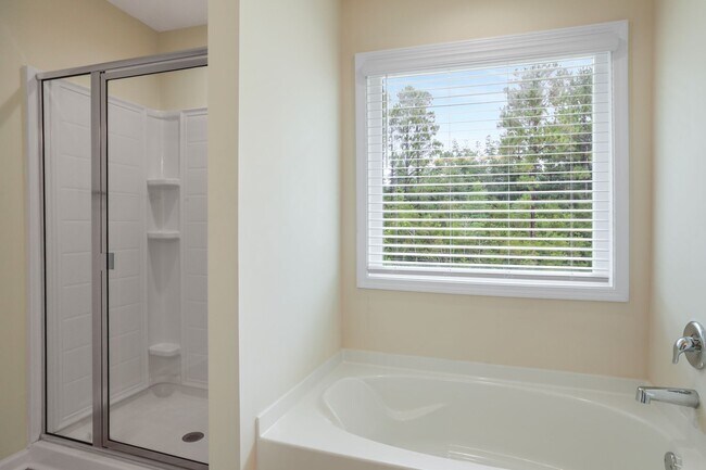 Building Photo - 572 Brightleaf Cir