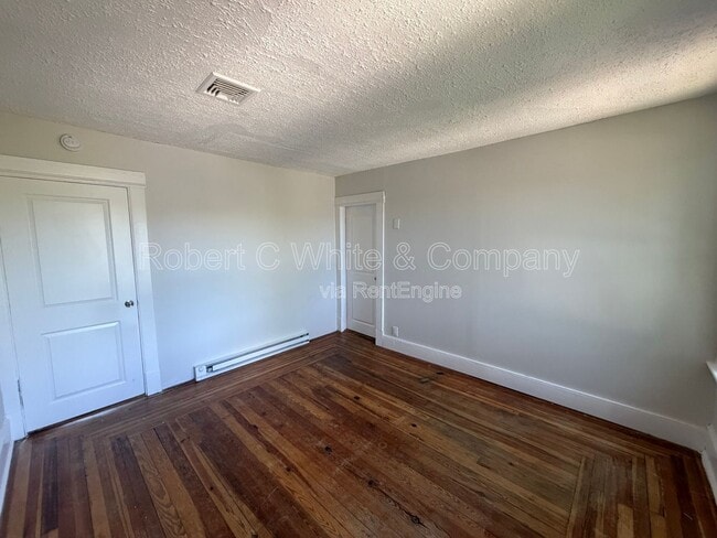 Building Photo - 179 Maple St