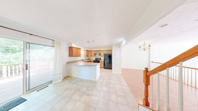 Building Photo - READY TO GO 3 LVL - 3 bed + 2 full and 2 half bath TH