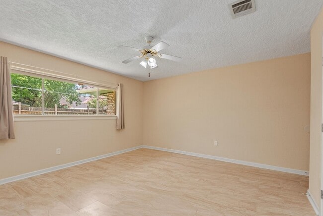 Building Photo - 4906 Green Willow Ln