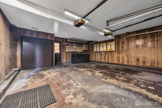 Building Photo - 132 Somerset Ave