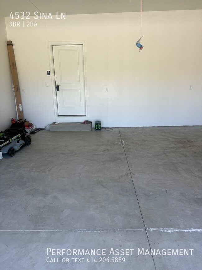 Building Photo - 4532 Sina Ln