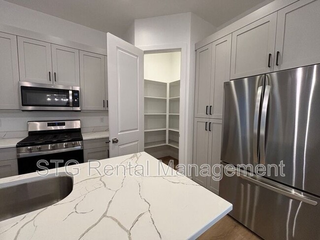 Building Photo - 2916 E Snowberry Dr
