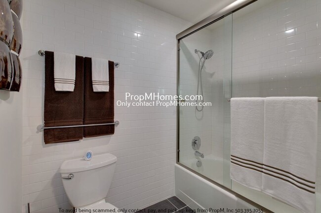 Building Photo - Luxury Goose Hollow Living – 1 Bedroom + B...