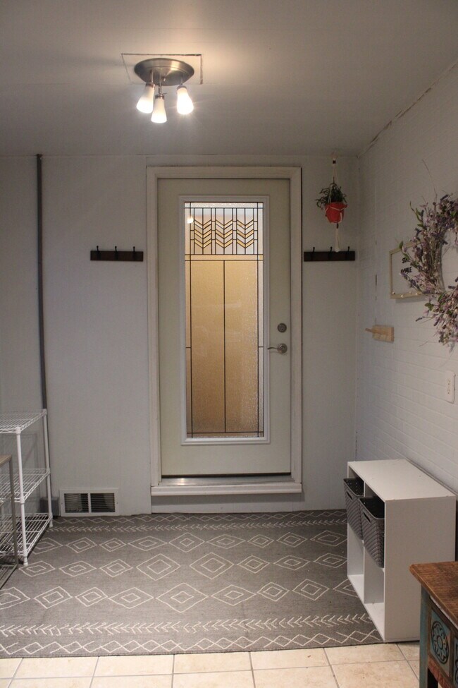 Building Photo - 5039 W Clayton Rd