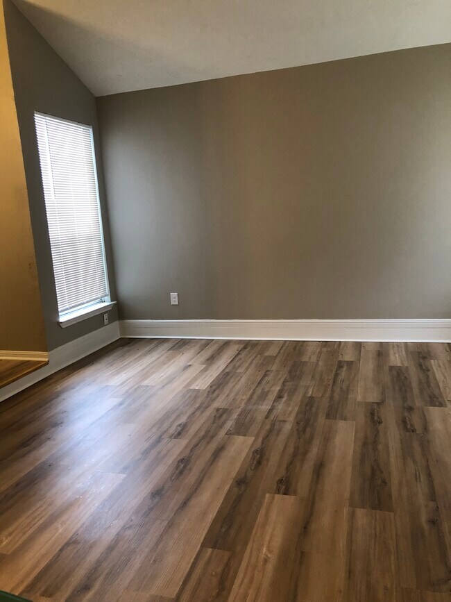 Building Photo - 10815 Swan Glen Dr