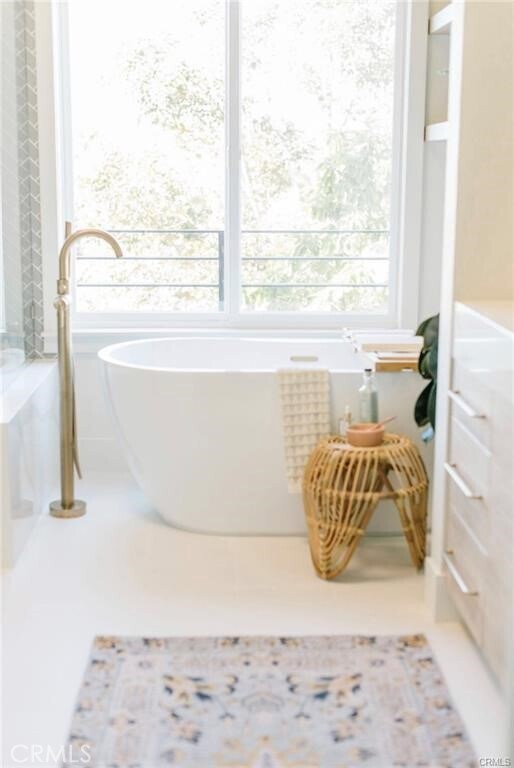 Building Photo - 13 Bernay