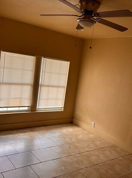 Building Photo - 3306 Westhampton Dr