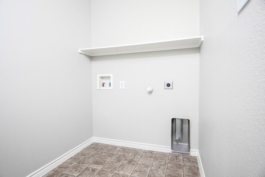 Building Photo - 1172 Tomahawk Dr