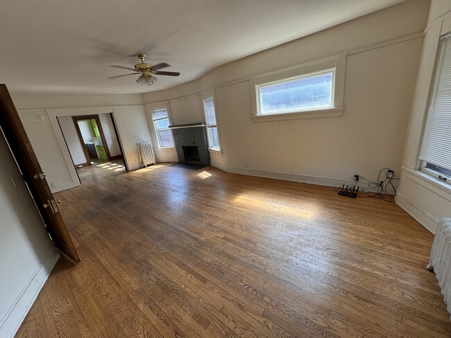 Unit 2 - 115 E Gorham St