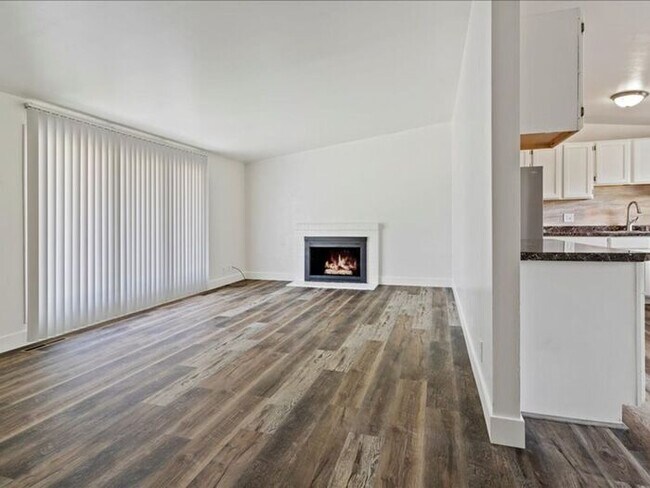 Building Photo - Murray beautiful 4 bed 2.5 bath family home