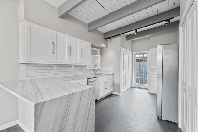Building Photo - 5001 Nina Lee Ln