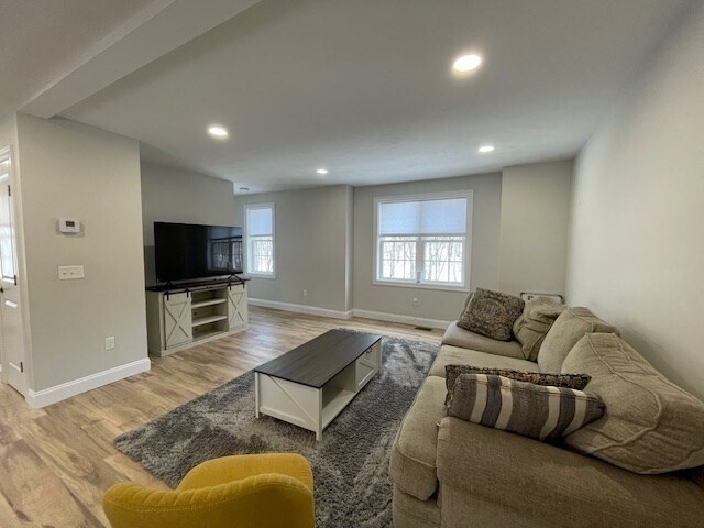 Building Photo - 152 W Main St