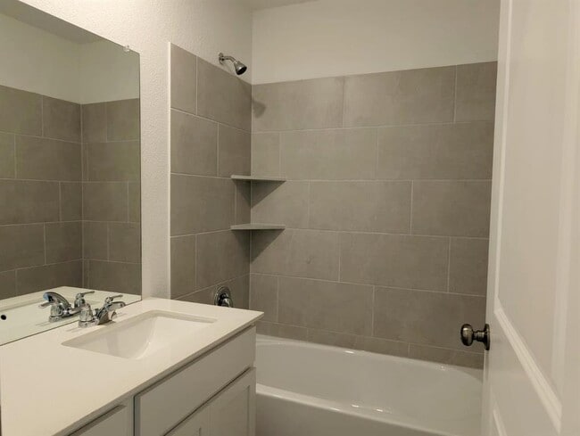 Building Photo - 107 Imola St