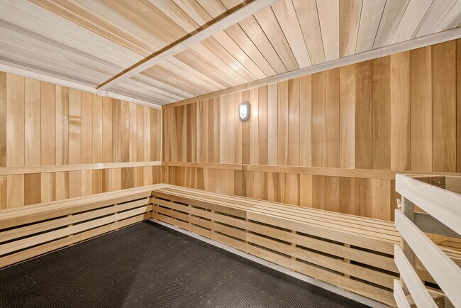 Building Photo - 1515 Liona St