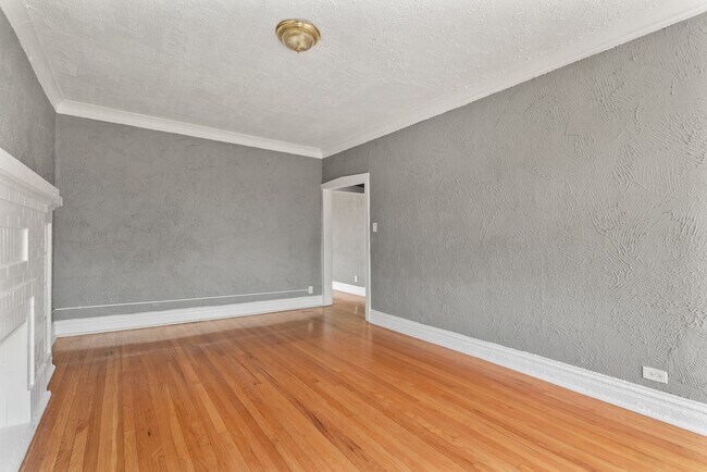 Building Photo - 340 S Homan Ave