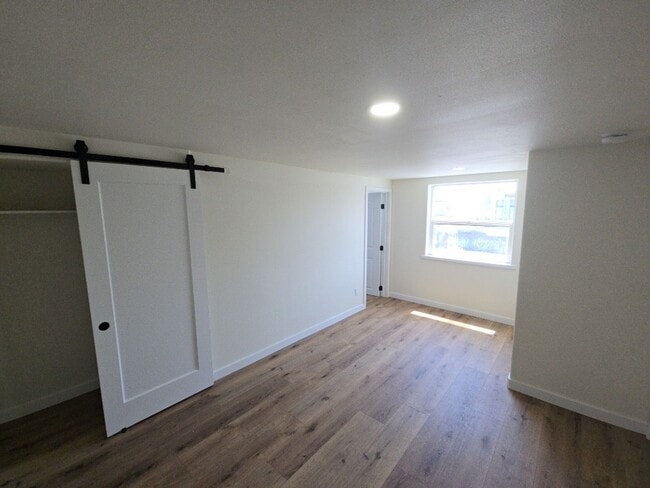 Building Photo - 516 G St