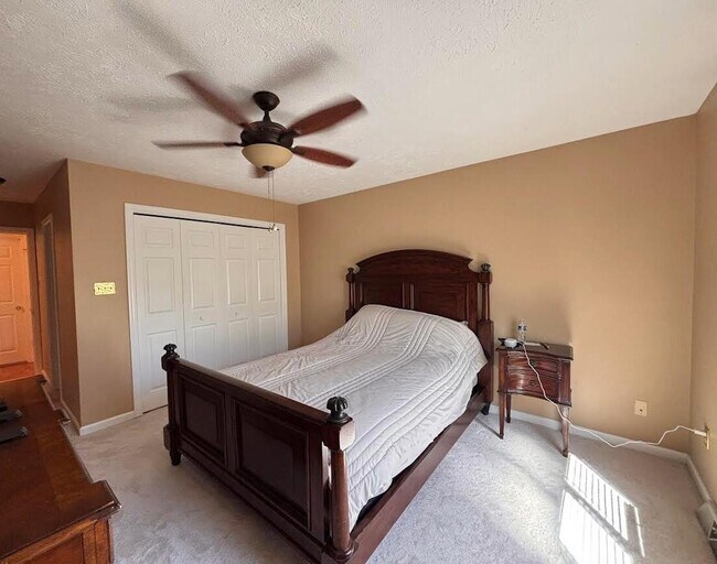 Building Photo - 5 The Corners