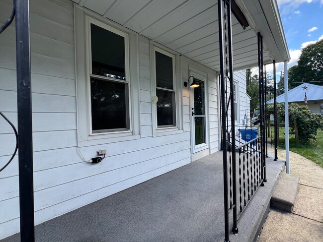 Building Photo - 822 Tuckerton Ave