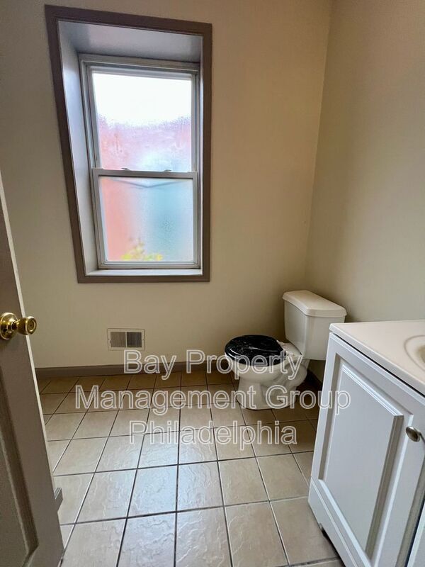 Building Photo - 1631 Edgley St