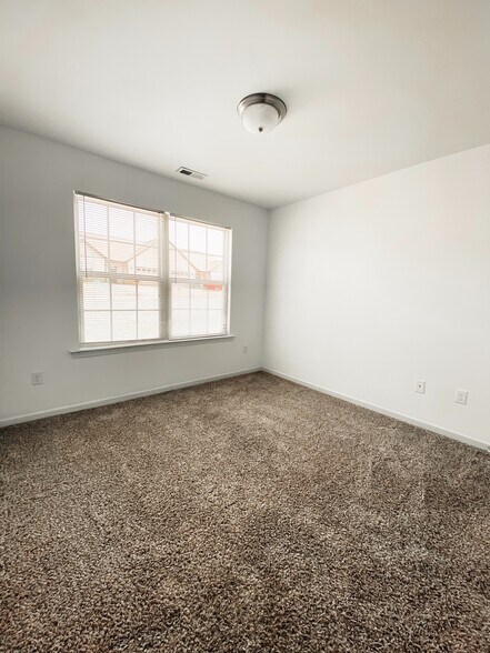 Building Photo - 117 Flatview Way