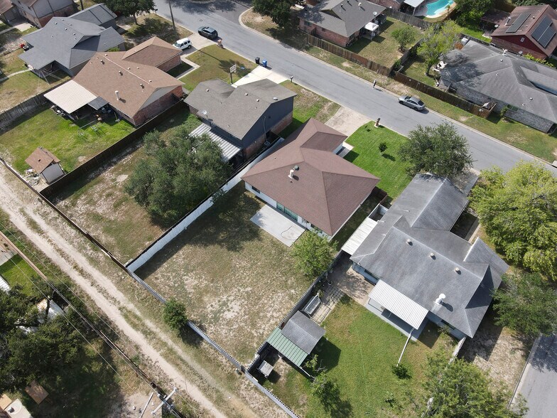 Building Photo - 1517 Robin Ave