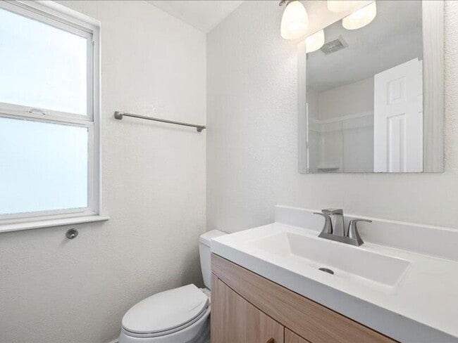 Building Photo - 8307 W Grand Ronde Pl