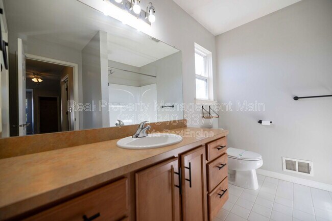 Building Photo - 264 E Palmer St