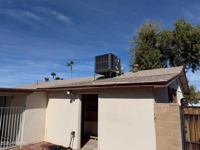 Building Photo - 6815 W Carol Ave