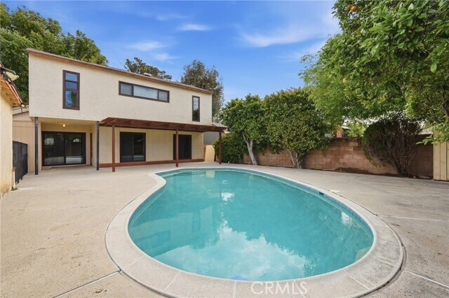 Building Photo - 6637 Balcom Ave