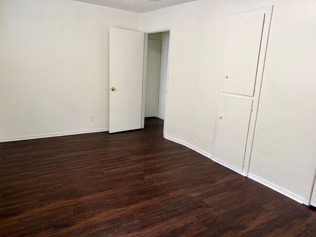 Building Photo - 489 S Backer Ave