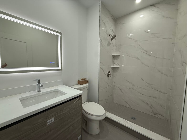 Building Photo - 49 Chase St