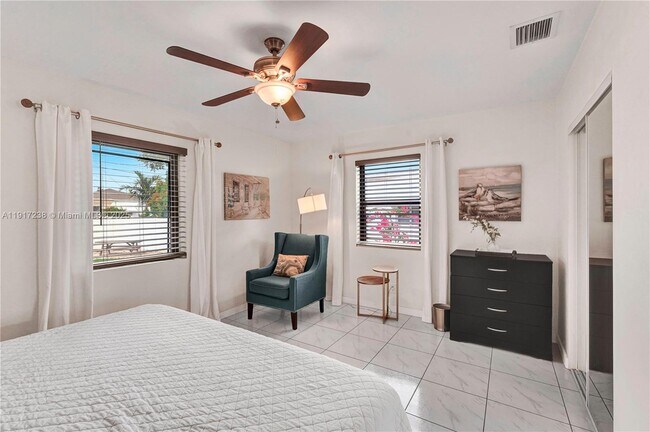 Building Photo - 1704 Rodman St