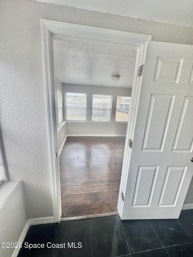 Building Photo - 2444 Victor Rd