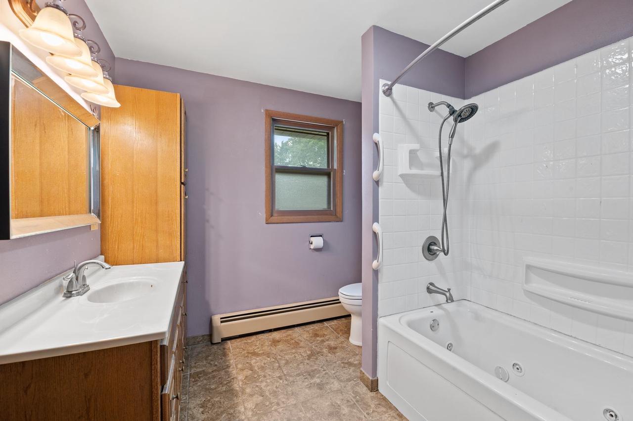 Building Photo - 1110 Lourdes Ave