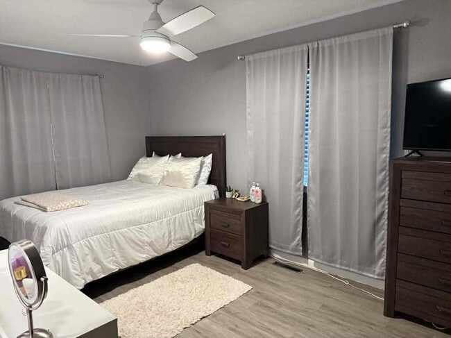 Building Photo - 1408 S Adams Ave