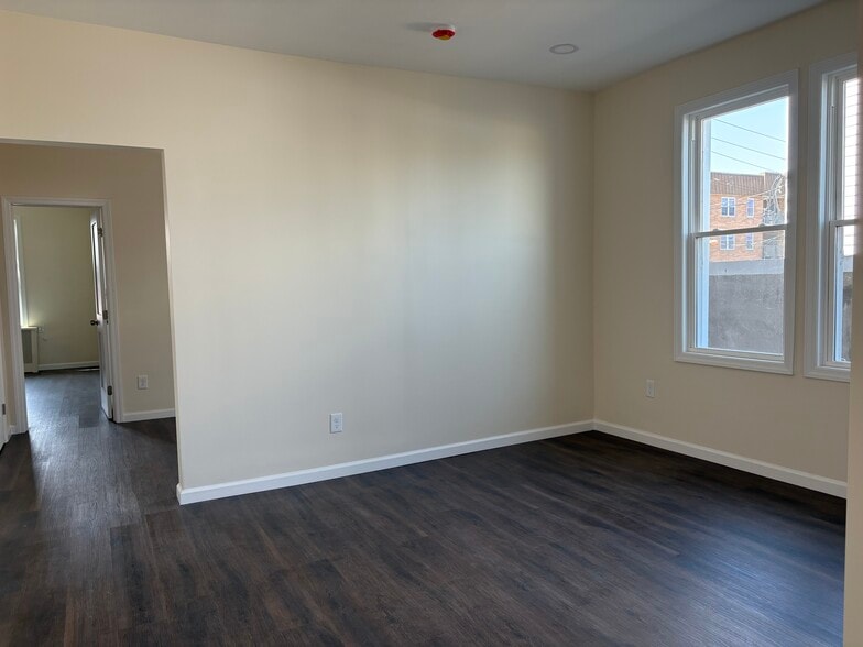 Dining room - 353 Central Ave