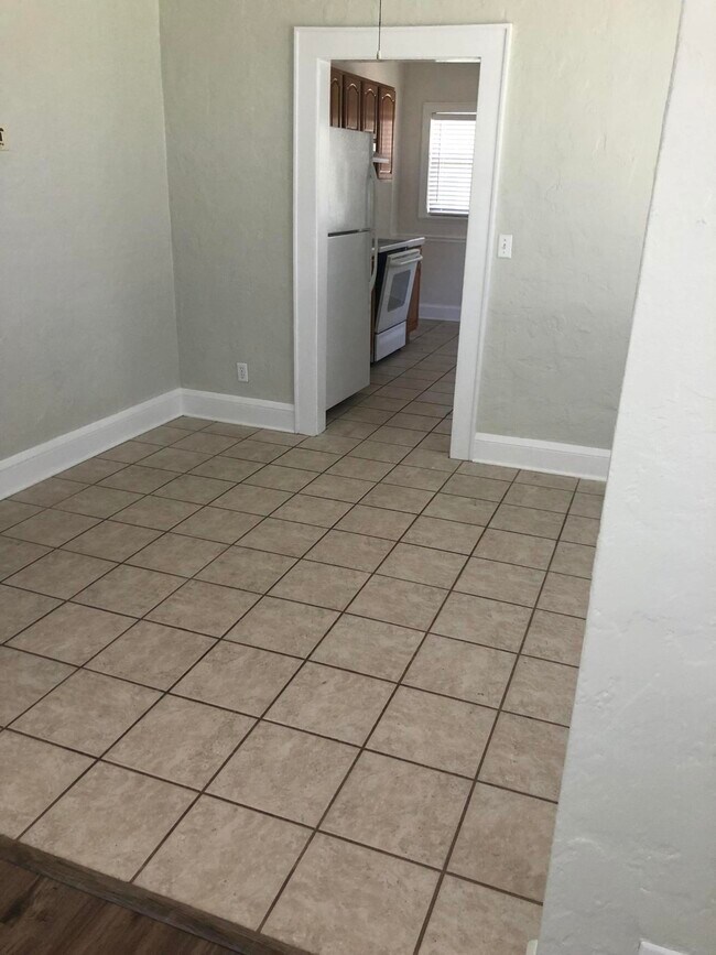 Building Photo - 2068 Camden Ave
