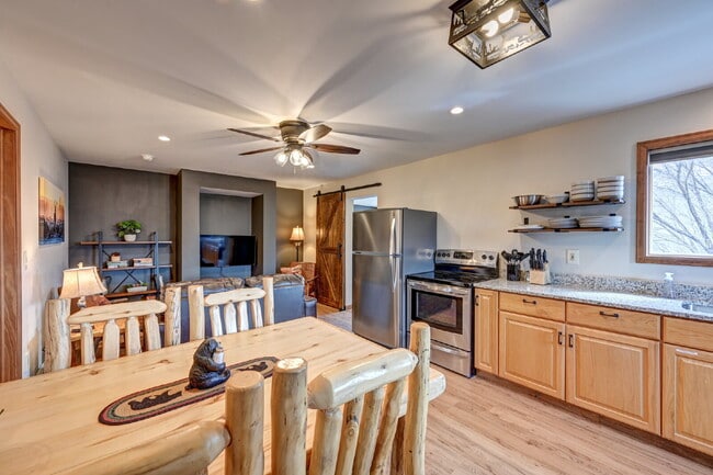 Building Photo - Affordable Luxury 2b/1b in Salida — Utilit...
