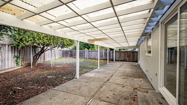 Building Photo - 493 Landsdown Cir