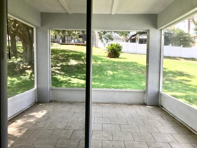 Building Photo - 989 Scenic View Cir