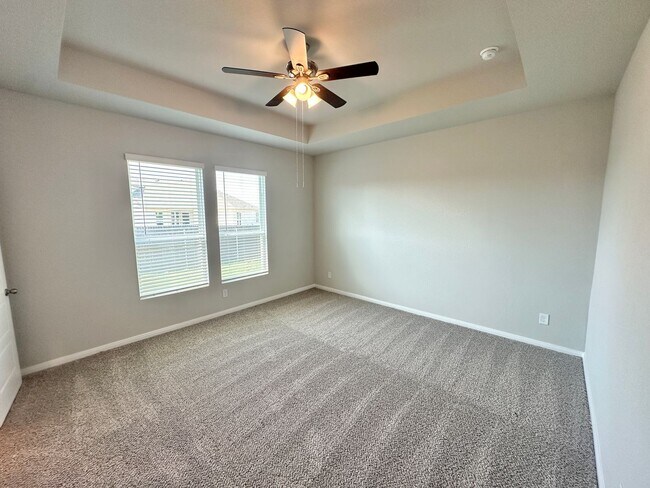 Building Photo - Luxury 3-Bed, 2-Bath in Emma Park!
